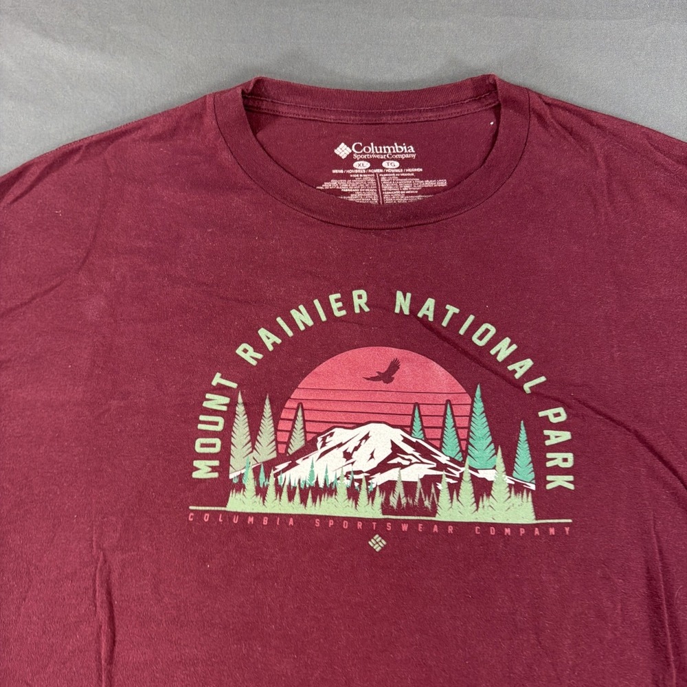 maroon Columbia Sportswear graphic t-shirt  Mount Rainier National Park xl
